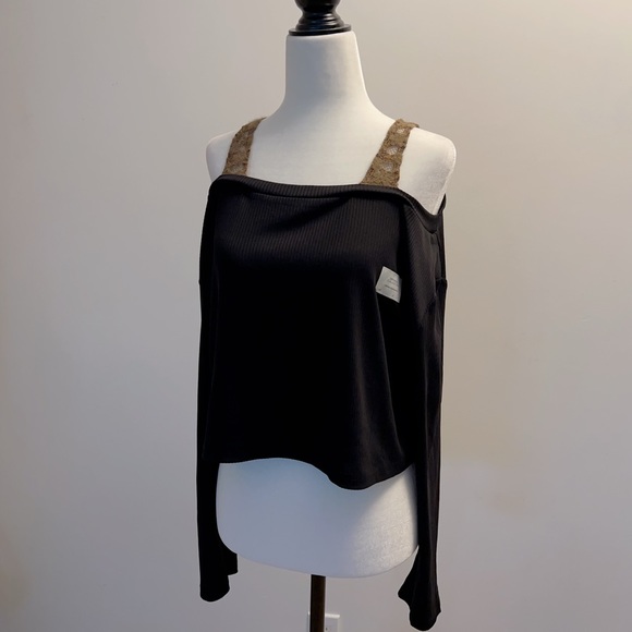 Lace strap off shoulder crop-top long sleeve. 95%new. - Picture 4 of 6